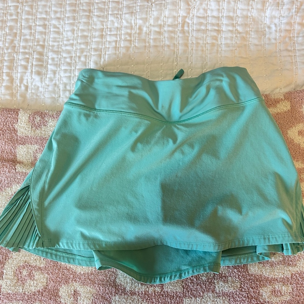 Lululemon size 2 play off the pleats skirt